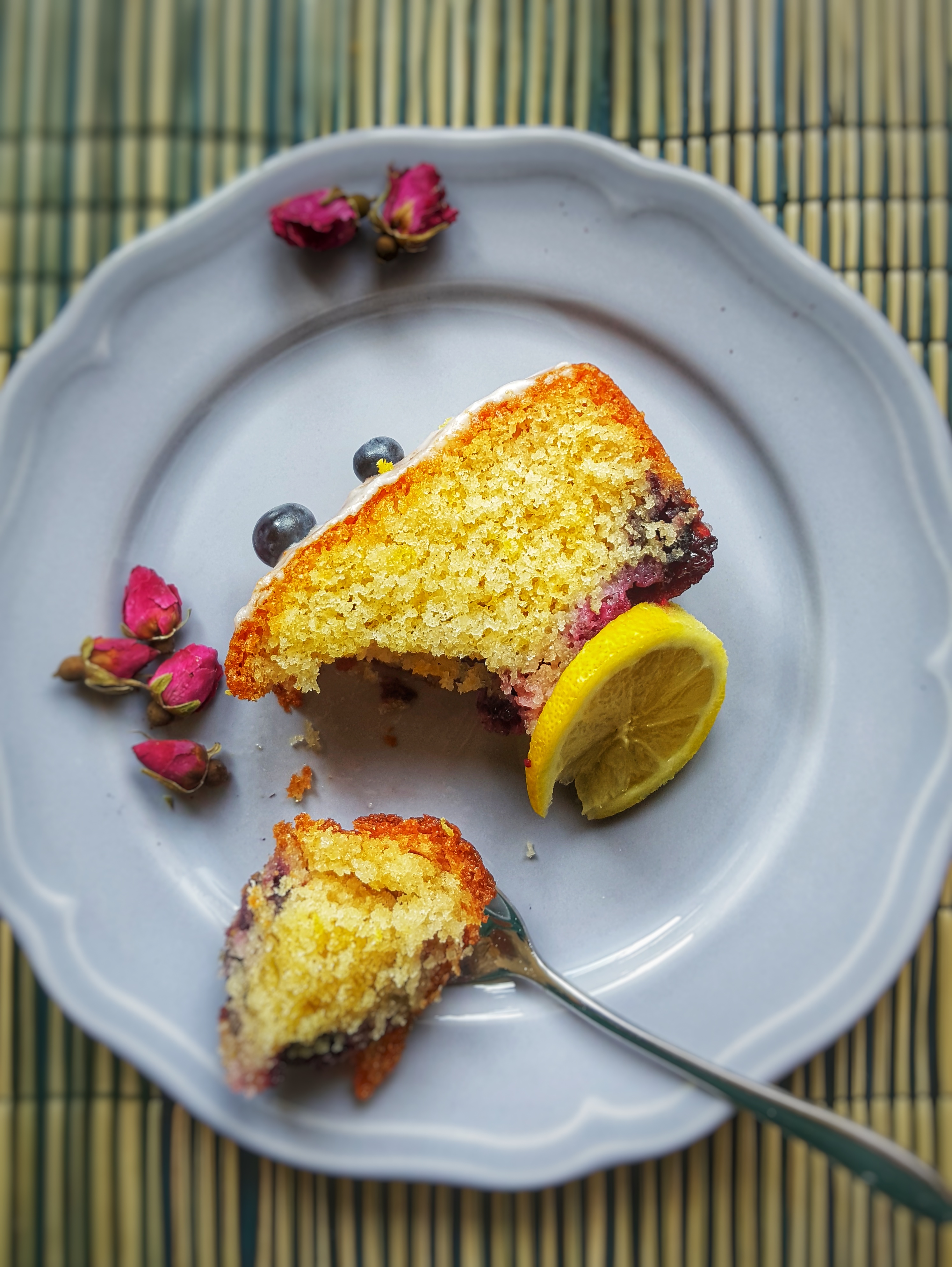 Luscious lemon drizzle blueberry cake – Greek Food Alchemist